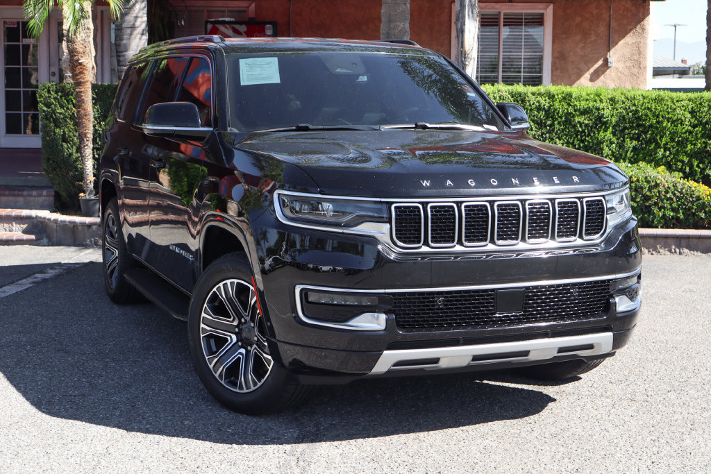 Used 2024 Jeep Wagoneer Series II w/ Flexible Seating Group RWD image 2
