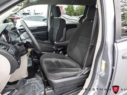 Used 2019 Dodge Grand Caravan SE FWD image 18