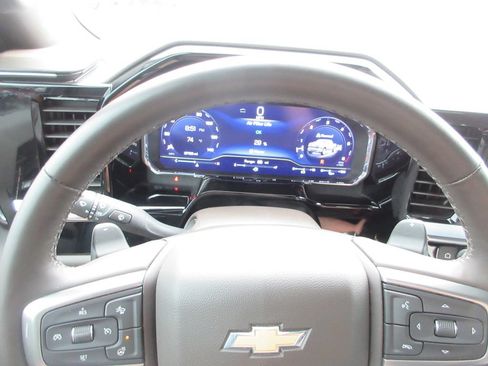 Used 2023 Chevrolet Silverado 1500 LTZ AWD/4WD image 35
