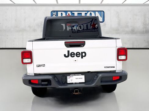 Used 2021 Jeep Gladiator Sport image 6