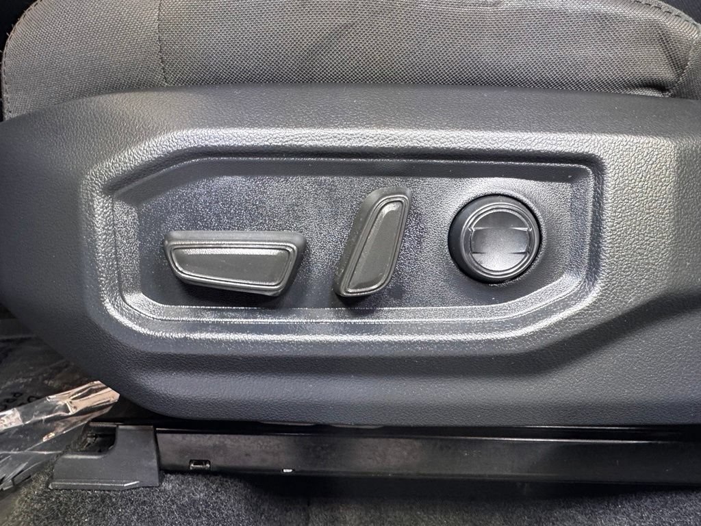 Certified 2025 Toyota Tundra SR5 w/ SR5 Convenience Package AWD/4WD image 27