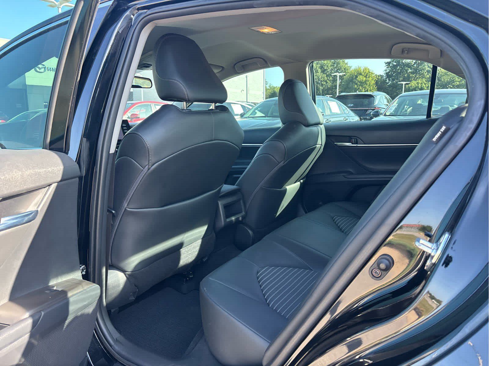 Used 2021 Toyota Camry SE FWD image 5