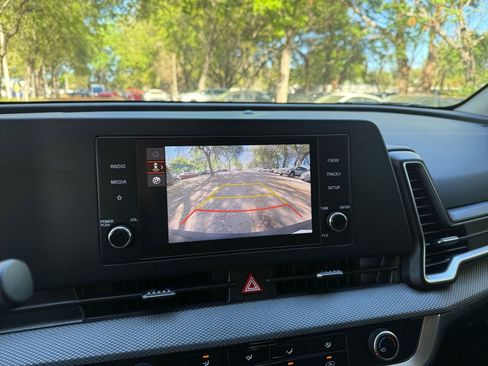 Used 2025 Kia Sportage LX image 18