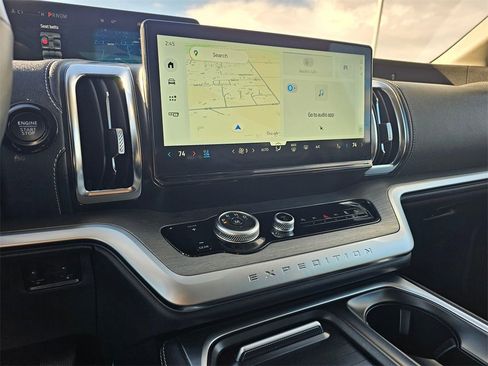 Certified 2025 Ford Expedition Max Platinum image 19