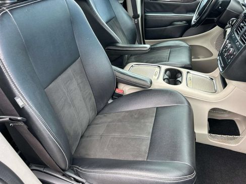 Used 2019 Dodge Grand Caravan SXT FWD image 26