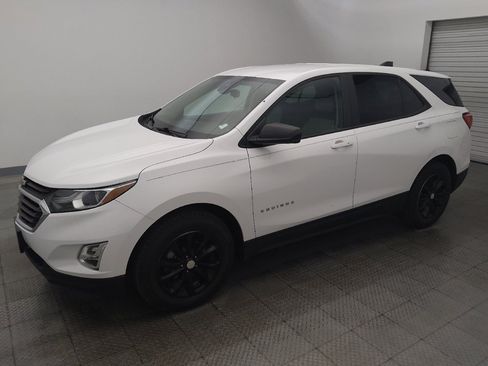 Used 2020 Chevrolet Equinox LS w/ LS Convenience Package FWD image 2