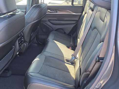 New 2026 Jeep Grand Cherokee Laredo image 11