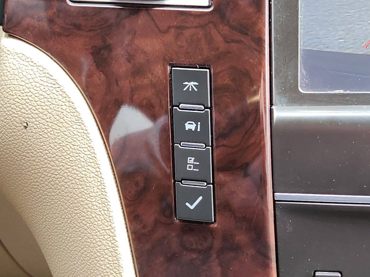 Used 2013 Cadillac Escalade Premium AWD/4WD image 22