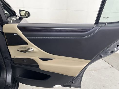 Used 2019 Lexus ES 350 w/ Premium Package image 22