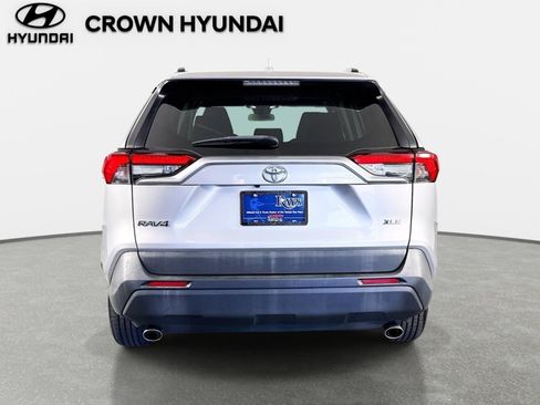Used 2020 Toyota RAV4 XLE w/ Convenience Package FWD image 7