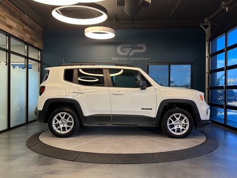 Used 2022 Jeep Renegade Latitude image 2