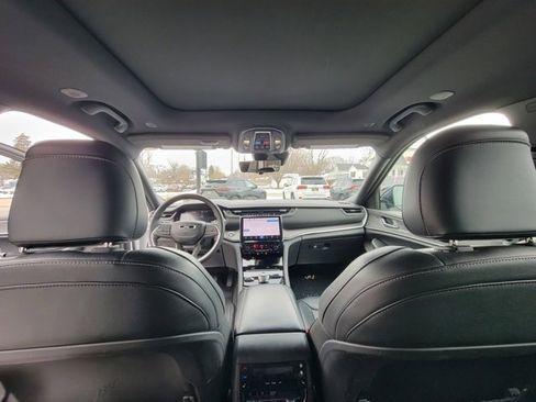 Used 2024 Jeep Grand Cherokee L Limited w/ Luxury Tech Group II image 29