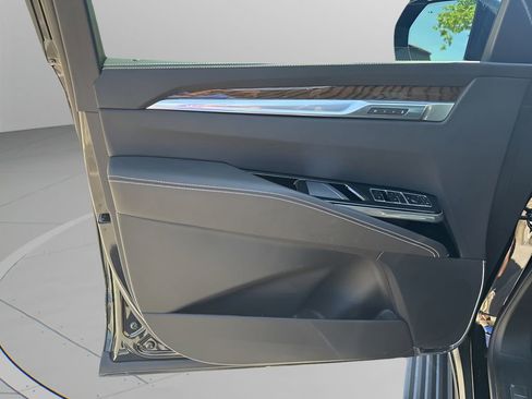 New 2026 Cadillac Escalade ESV Platinum Sport w/ LPO, ONYX Package AWD/4WD image 33