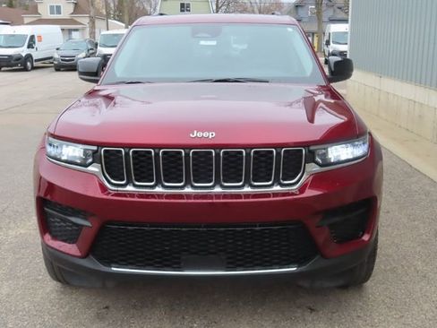 Used 2023 Jeep Grand Cherokee Laredo w/ Luxury Tech Group I image 11