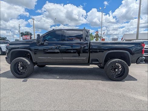Used 2024 Chevrolet Silverado 2500 High Country w/ Midnight Edition AWD/4WD image 7