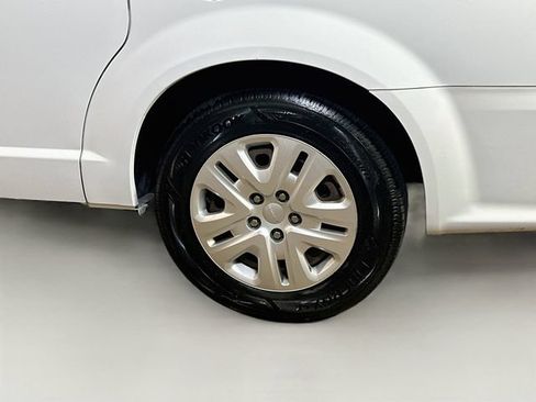 Used 2018 Dodge Grand Caravan SE FWD image 6