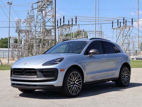 New 2025 Porsche Macan image 1