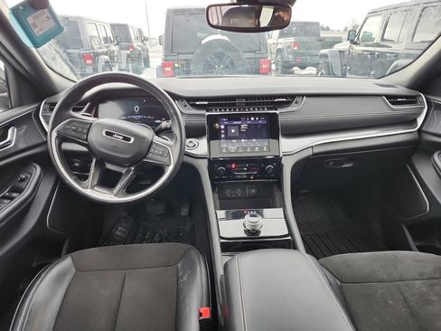 Used 2021 Jeep Grand Cherokee L Laredo image 9