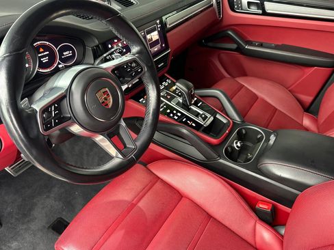 Used 2022 Porsche Cayenne S image 10