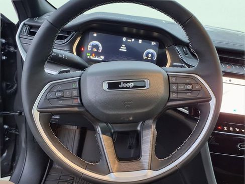 New 2026 Jeep Grand Cherokee Altitude AWD/4WD image 19