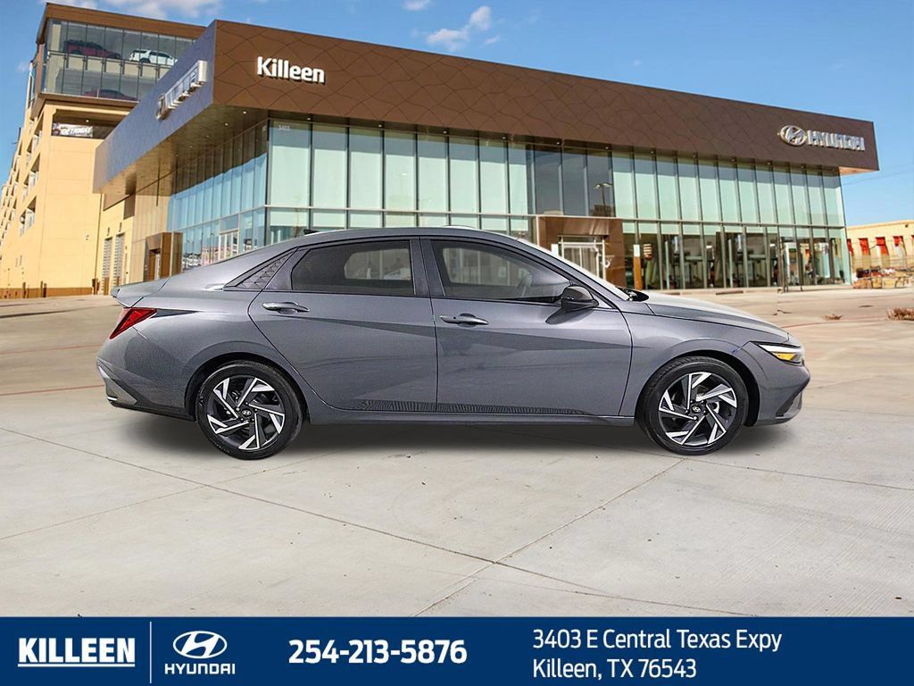 Used 2025 Hyundai Elantra Sport FWD image 10
