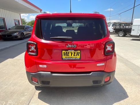 Used 2015 Jeep Renegade Latitude FWD image 6