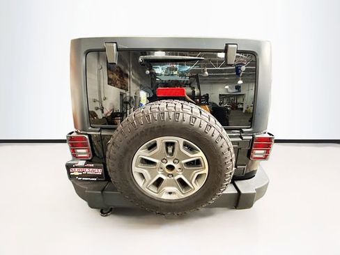 Used 2018 Jeep Wrangler Unlimited Rubicon w/ Connectivity Group AWD/4WD image 7