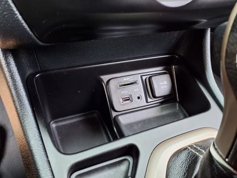 Used 2016 Jeep Cherokee Sport FWD image 10