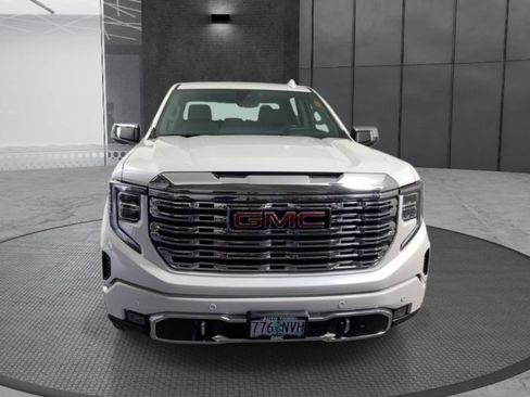 Used 2022 GMC Sierra 1500 Denali w/ Denali Reserve Package AWD/4WD image 2
