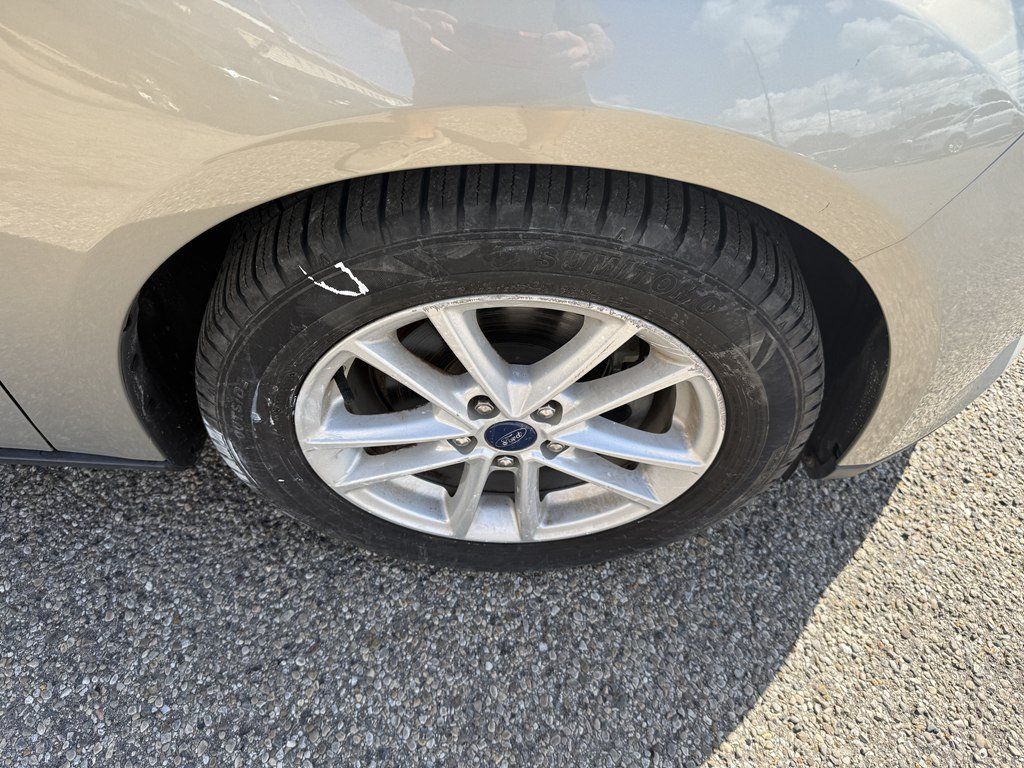 Used 2016 Ford Focus SE FWD image 7