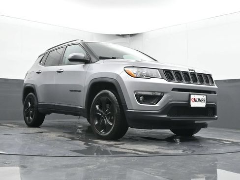 Used 2019 Jeep Compass Latitude AWD/4WD image 24