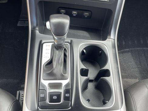 Used 2023 Kia Carnival LX image 29