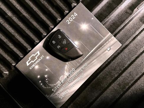 Used 2024 Chevrolet Silverado 1500 LT image 31