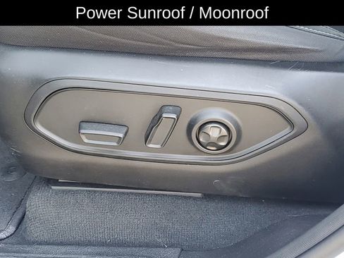 Used 2023 Jeep Grand Cherokee Laredo image 8