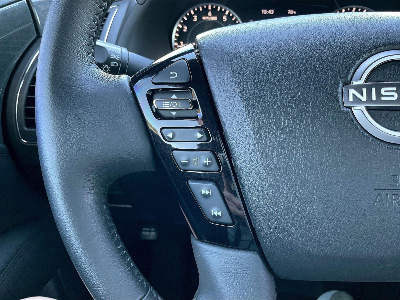 Used 2023 Nissan Armada SL w/ Midnight Edition Package AWD/4WD image 31