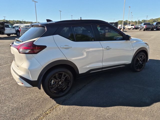 Used 2023 Nissan Kicks SR w/ SR Premium Package FWD image 4