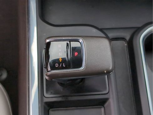 Used 2022 GMC Sierra 1500 SLT w/ SLT Convenience Package image 24