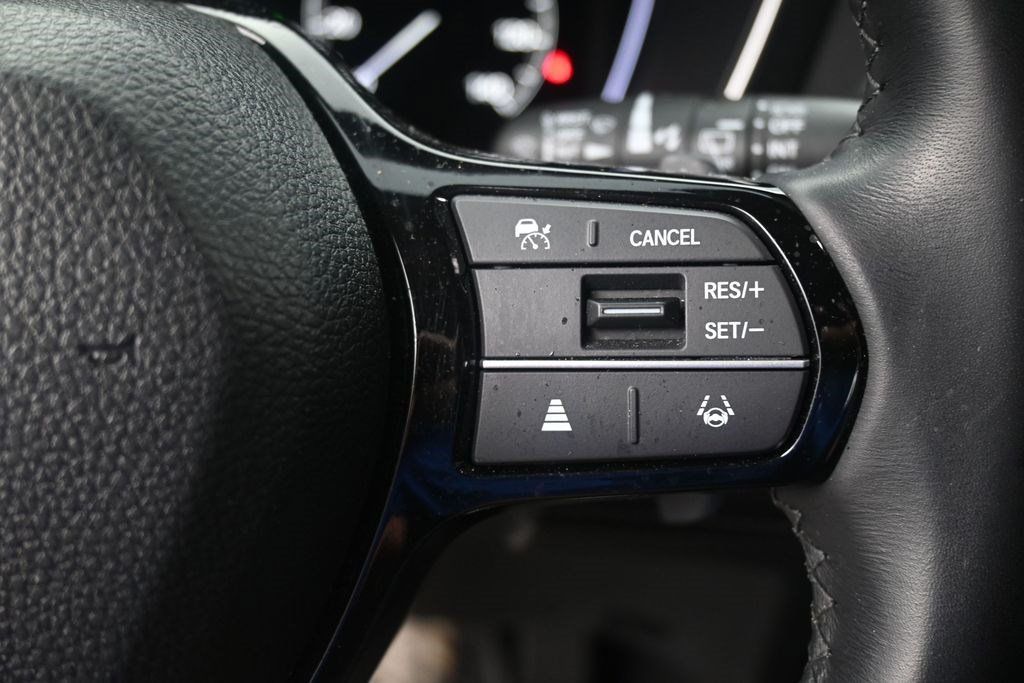 Used 2025 Honda Pilot Touring image 24