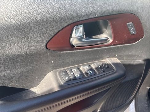 Used 2020 Chrysler Pacifica Limited image 10