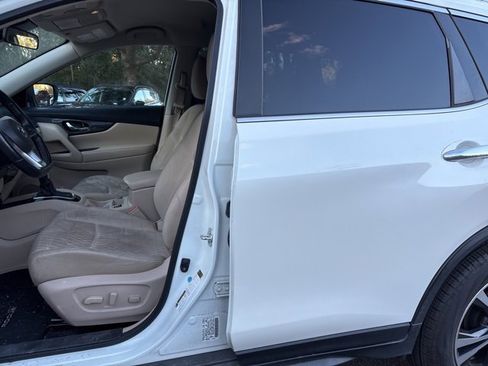 Used 2020 Nissan Rogue SV w/ Premium Package image 10