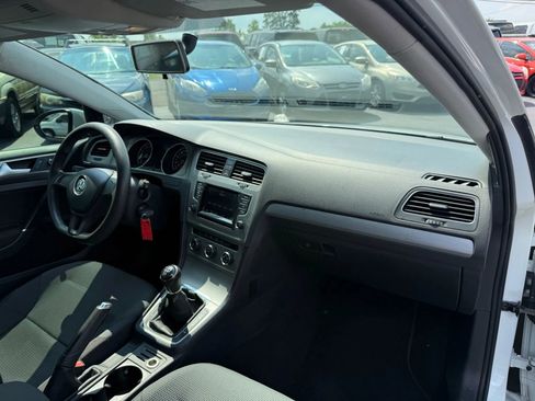 Used 2015 Volkswagen Golf S image 15