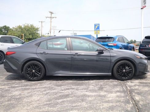 Used 2025 Toyota Camry SE FWD image 4