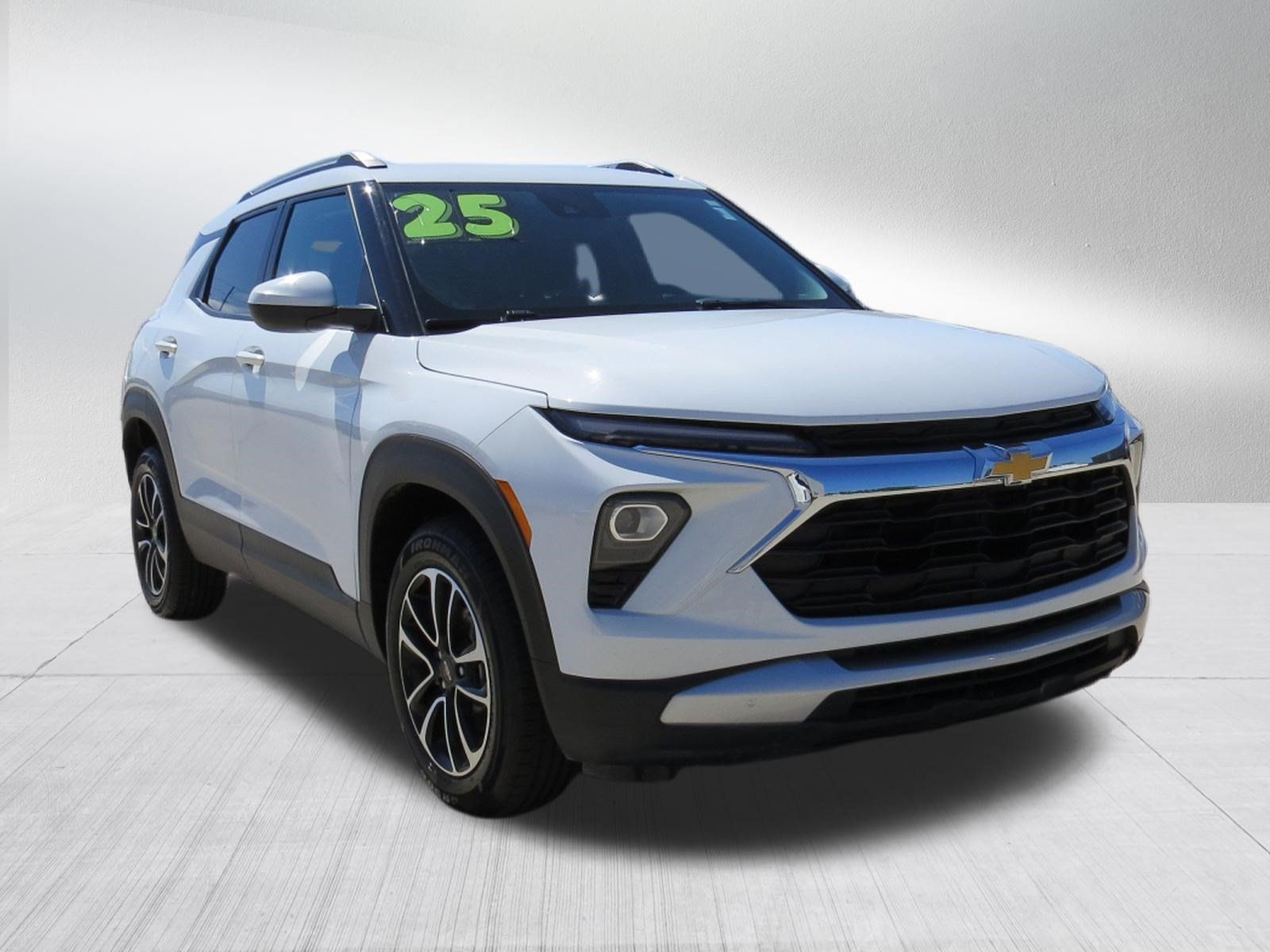 Used 2025 Chevrolet TrailBlazer LT FWD image 9