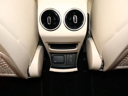 Used 2022 Mercedes-Benz GLB 250 image 38