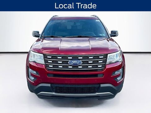 Used 2017 Ford Explorer XLT w/ Equipment Group 202A image 2