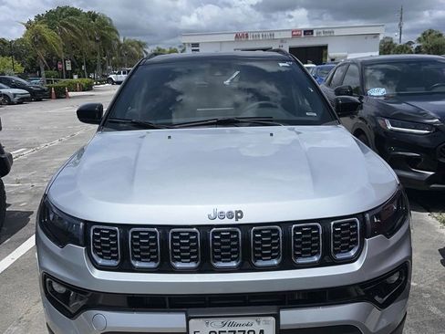 Used 2025 Jeep Compass Limited AWD/4WD image 2
