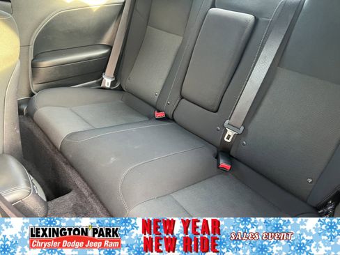 Used 2016 Dodge Challenger R/T image 9