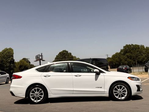 Used 2019 Ford Fusion SE FWD image 6