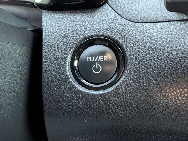 Used 2025 Toyota Camry SE FWD image 19