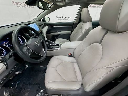 Used 2021 Toyota Camry XLE w/ Navigation Upgrade Package image 21
